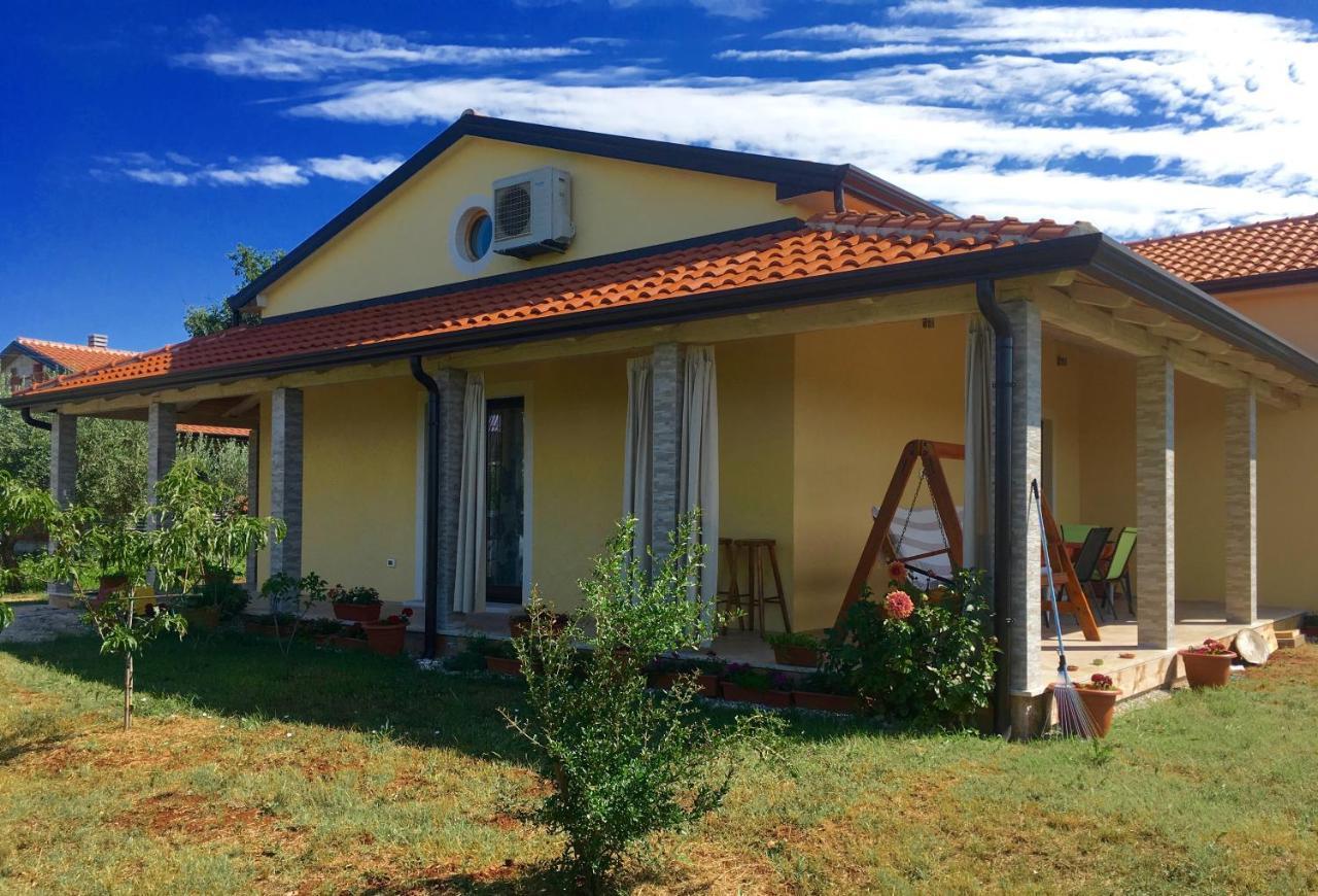 Holiday House Emc Umago Exterior foto